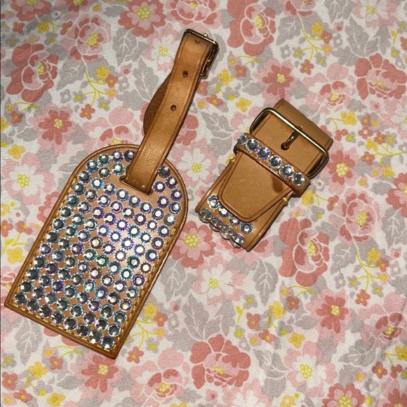 Louis Vuitton Accessories - Authentic Louis Vuitton Beige Leather luggage tag Set with Rhinestones